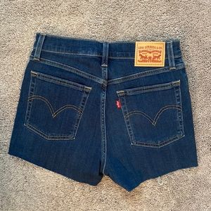 Levi’s High Rise Straight Cut Shorts